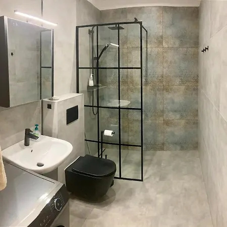 Modern Terraced With Garden * 比得哥什