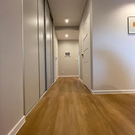 Modern Terraced With Garden * 比得哥什