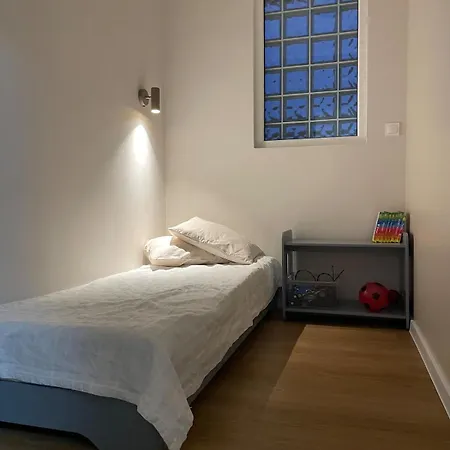 Modern Terraced With Garden