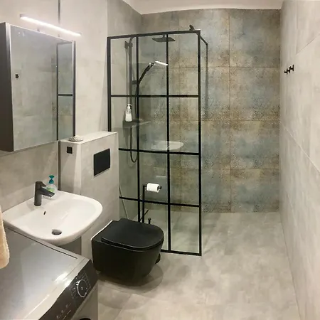 Modern Terraced With Garden * 比得哥什