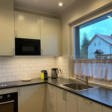 Modern Terraced With Garden