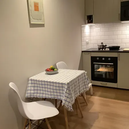 Modern Terraced With Garden Apartment *