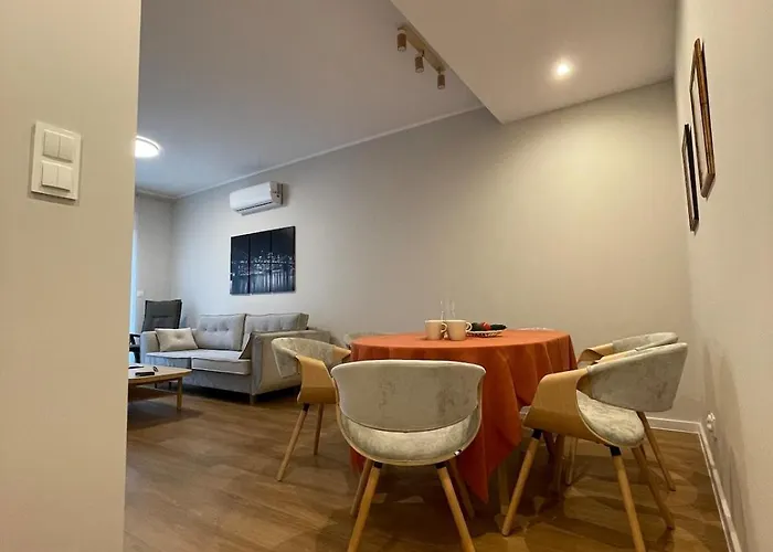 Modern Terraced With Garden