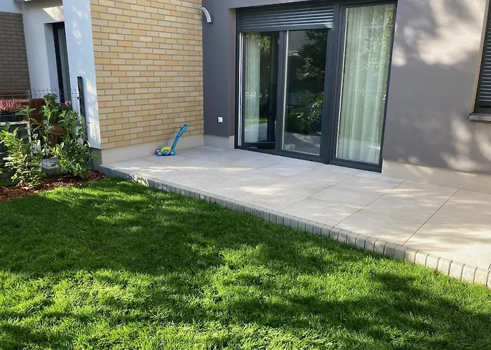 Lejlighed Modern Terraced With Garden