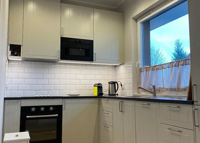 Modern Terraced With Garden *