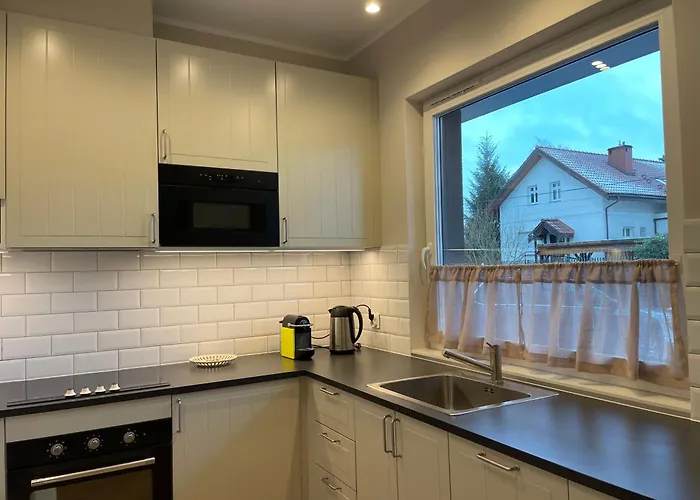 Modern Terraced With Garden